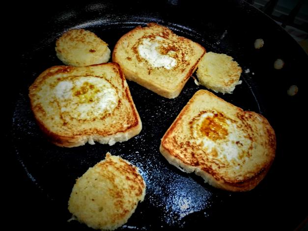 Toast with egg in the middle