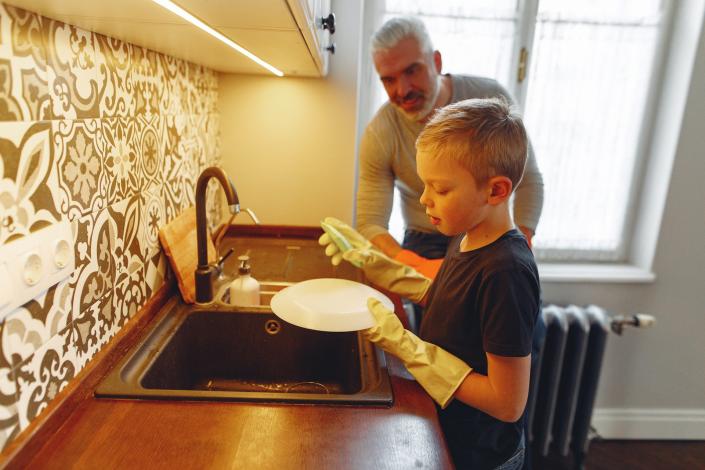 Child washing dishes