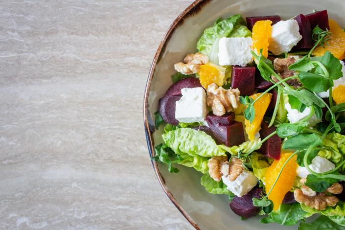 Salad with walnuts