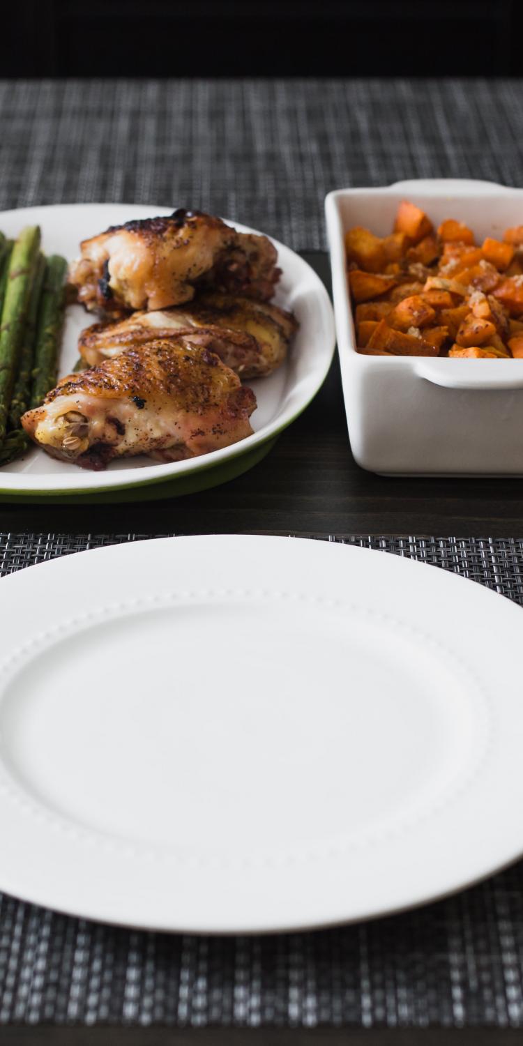 Chicken and vegetables with a plate