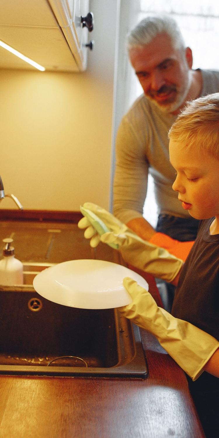 Child washing dishes